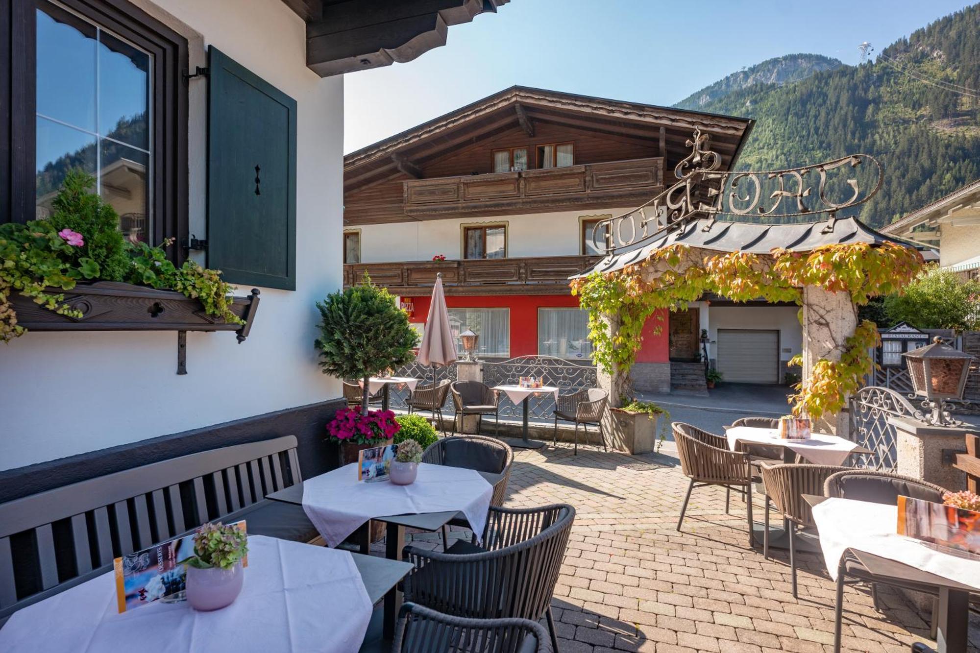 Hotel Jaegerhof Майерхофен Екстериор снимка